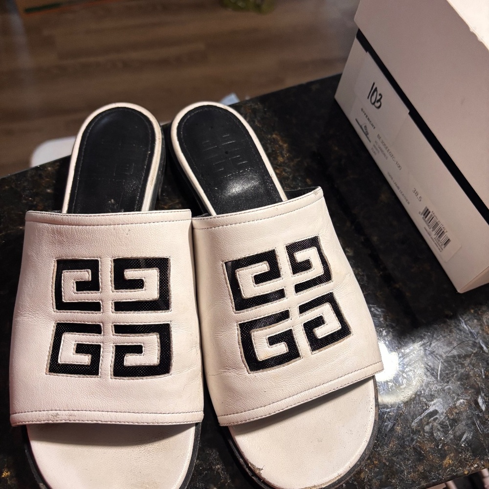 Givenchy 4G White Lamb Leather Slides (Size 38.5)